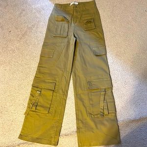 High-wasted khaki cargo pants